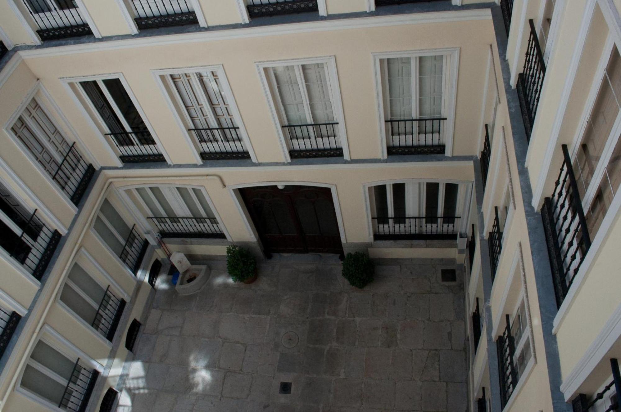 Hostal Yolanda Madrid Eksteriør bilde